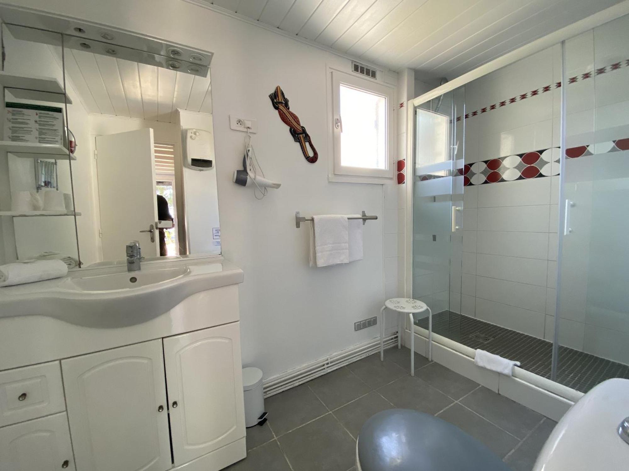 Hotel Des 4 Vents "Esprit Camargue" Айга-Мортас Стая снимка
