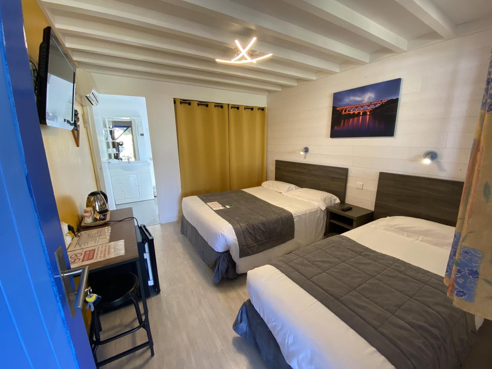 Hotel Des 4 Vents "Esprit Camargue" Айга-Мортас Стая снимка
