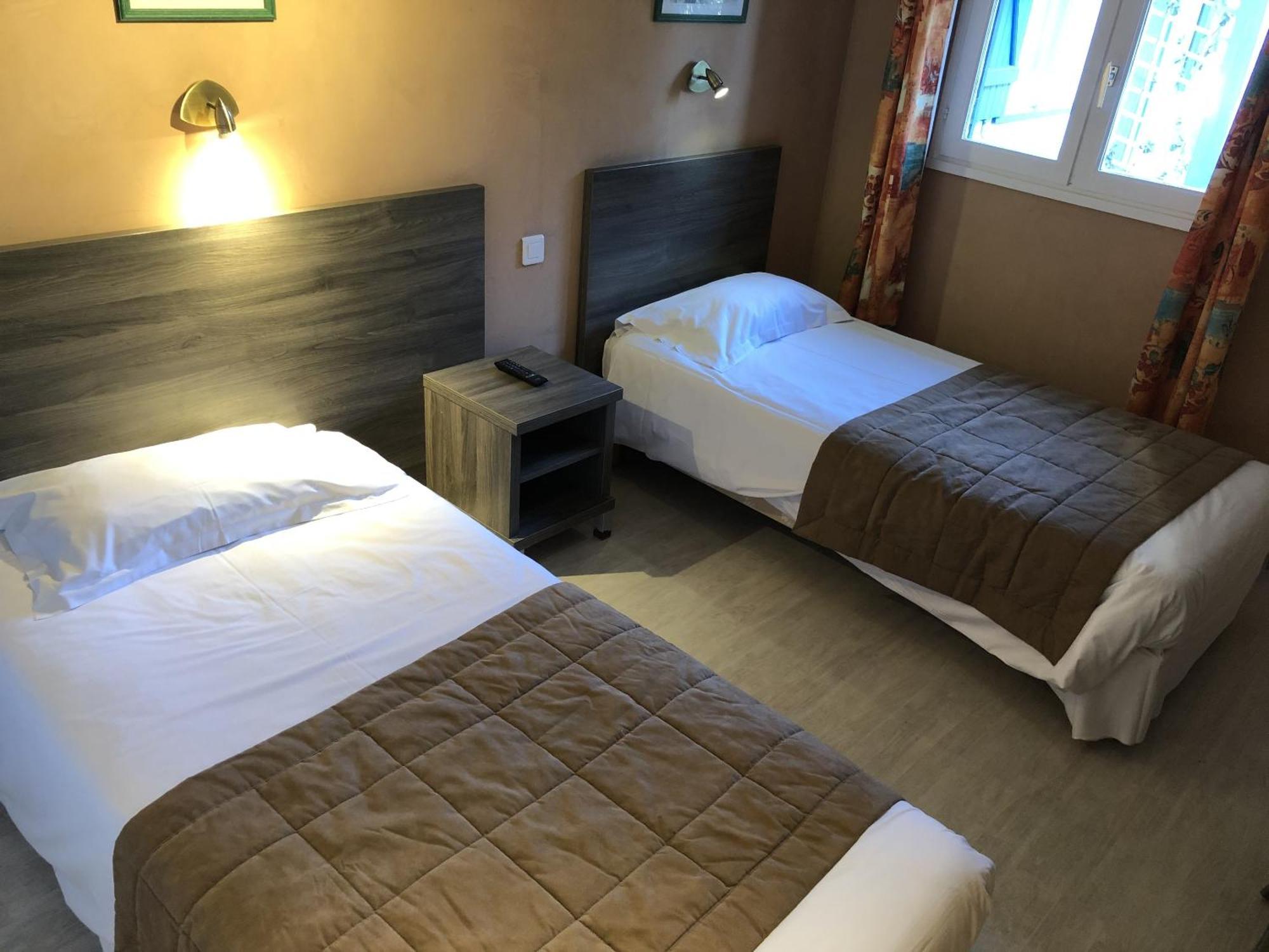 Hotel Des 4 Vents "Esprit Camargue" Айга-Мортас Стая снимка