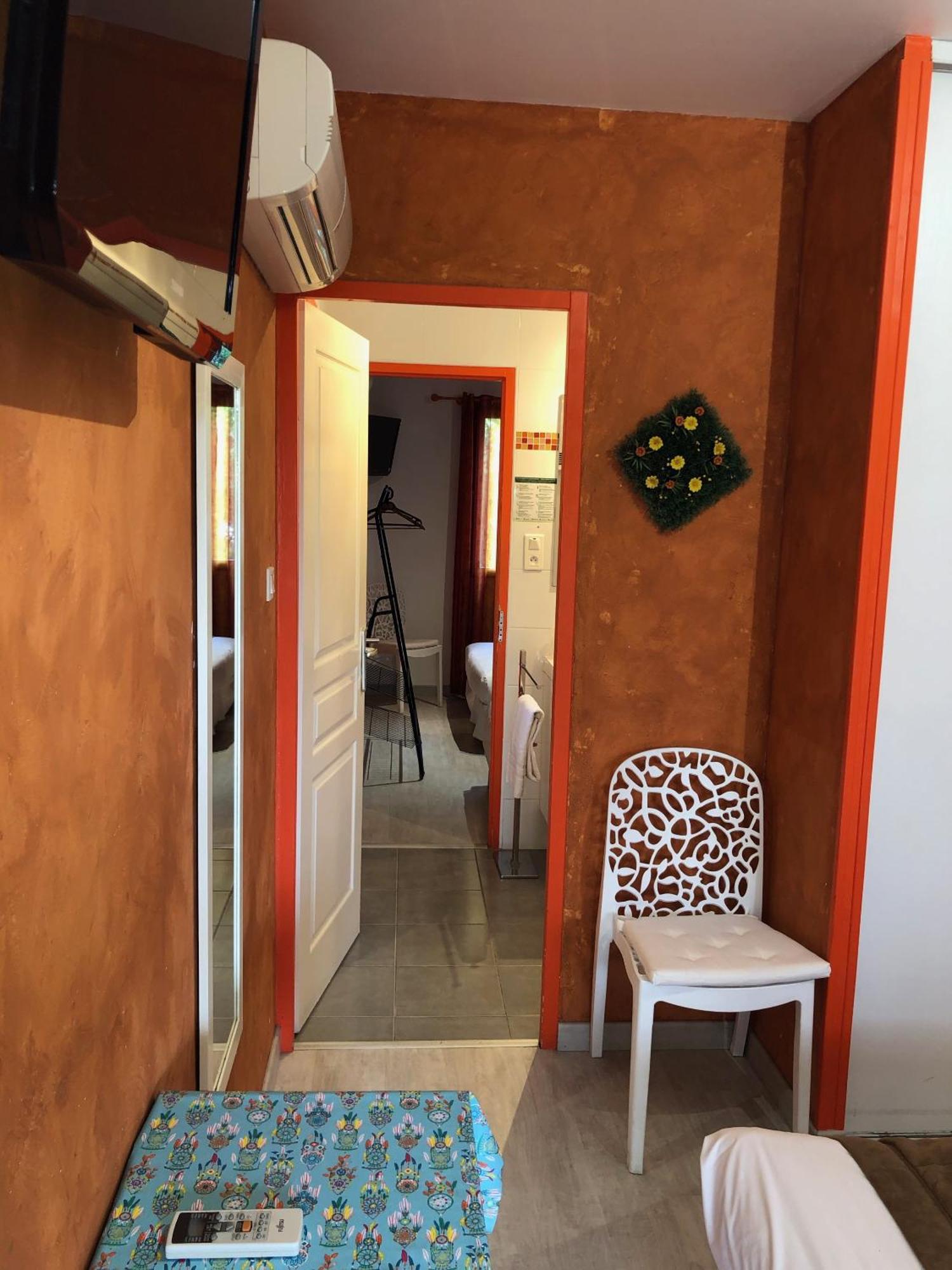 Hotel Des 4 Vents "Esprit Camargue" Айга-Мортас Стая снимка