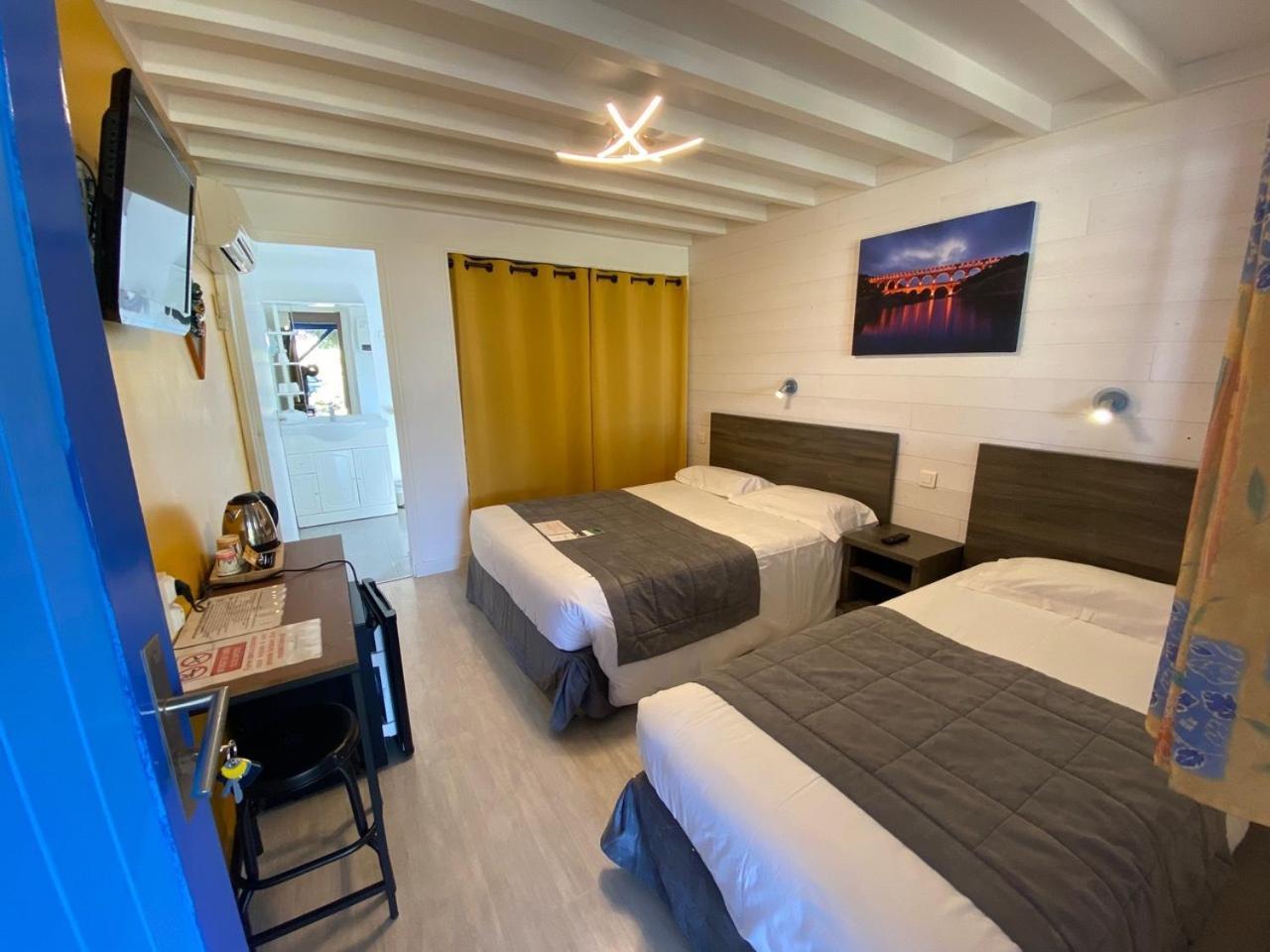 Hotel Des 4 Vents "Esprit Camargue" Айга-Мортас Стая снимка