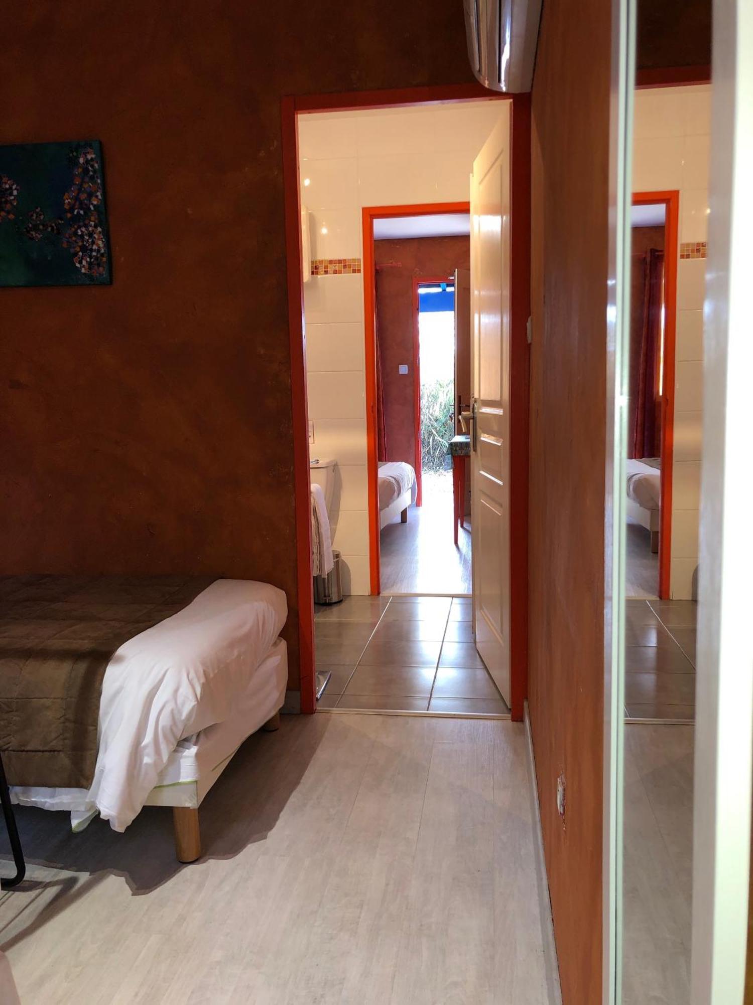 Hotel Des 4 Vents "Esprit Camargue" Айга-Мортас Стая снимка