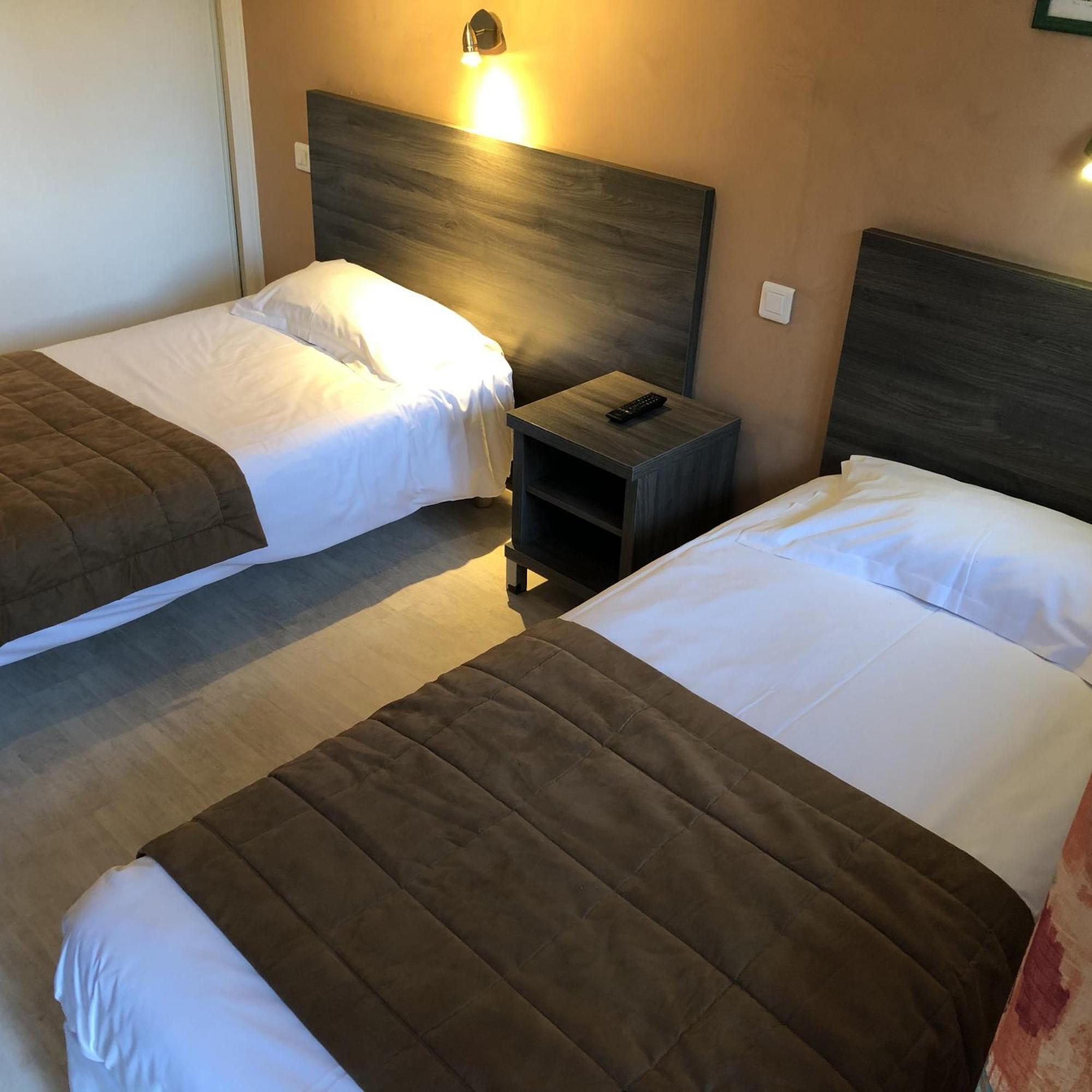 Hotel Des 4 Vents "Esprit Camargue" Айга-Мортас Стая снимка