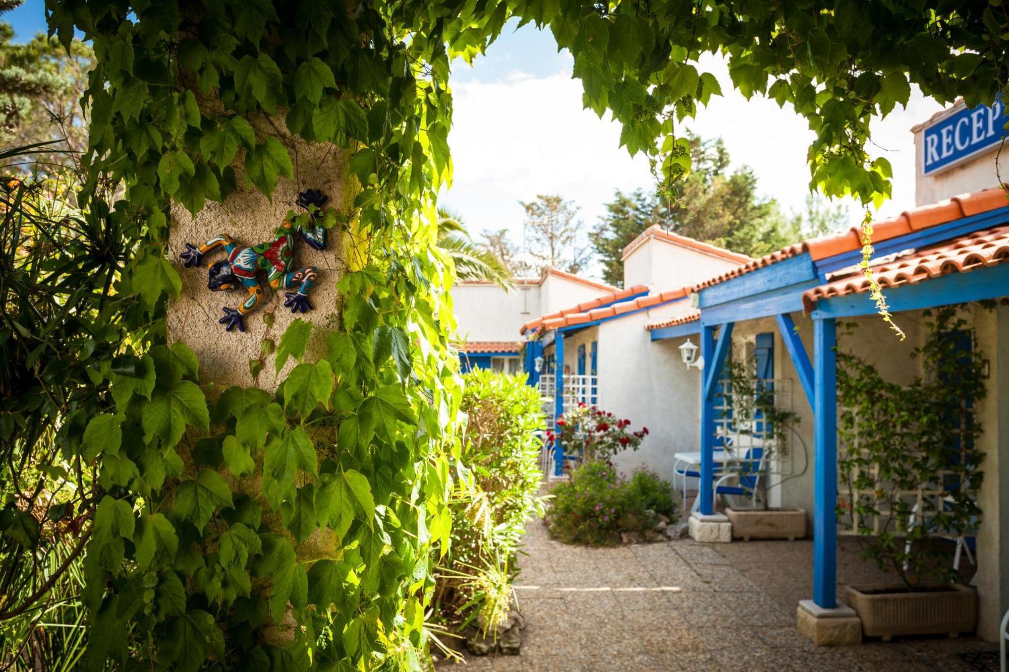 Hotel Des 4 Vents "Esprit Camargue" Айга-Мортас Екстериор снимка